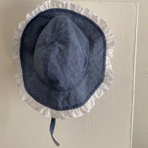 Blue sunhat for babies. 6-18 months.